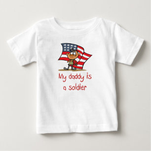O pai é um t-shirt do bebê do soldado