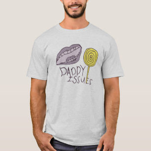 O pai emite o t-shirt dos homens