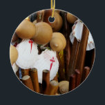 O peregrino descasca o ornamento<br><div class="desc">Este ornamento tem uma fotografia dos escudos com a cruz de St James,  que é vestido frequentemente por peregrinos na peregrinação de Camino de Santiago na espanha.</div>