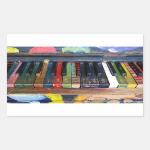 O piano colorida pintado fecha a etiqueta