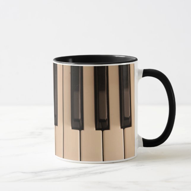 O piano fecha a caneca de café (Direita)