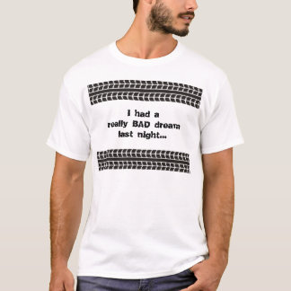 O pneu segue o t-shirt ideal mau