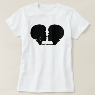 O preto é t-shirt bonito