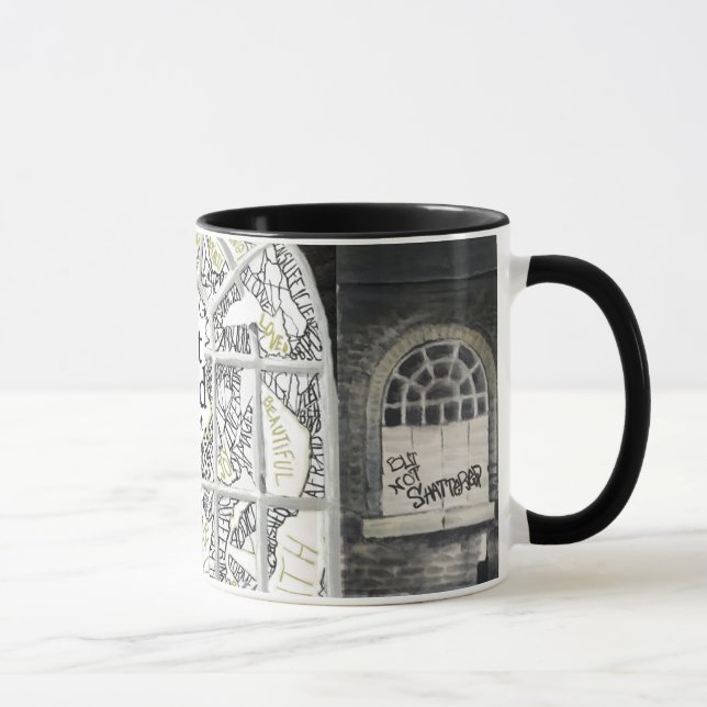 O preto quebrado mas não quebrado encheu a caneca (Direita)