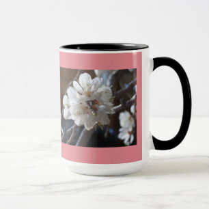 O primavera floresce caneca