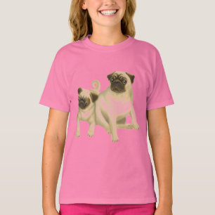O Pug persegue o t-shirt da boneca das meninas