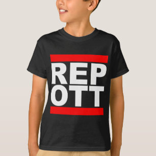 O representante OTT caçoa o t-shirt