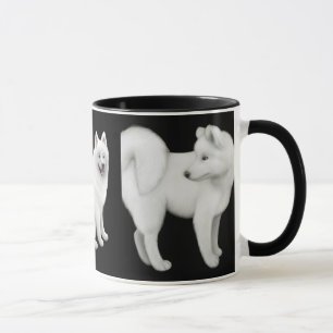 O Samoyed persegue a caneca da campainha