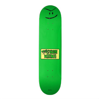 O skate verde de Weenii com caminhões 'n roda