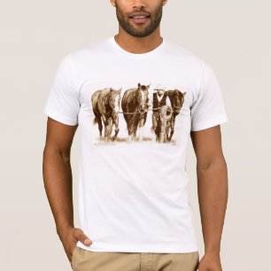 O t-shirt cabido branco dos homens