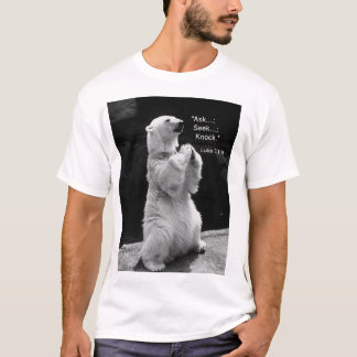 O t-shirt com "pede, procura, bate "