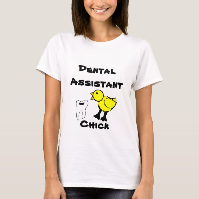 O t-shirt da mulher do pintinho do assistente (Frente)