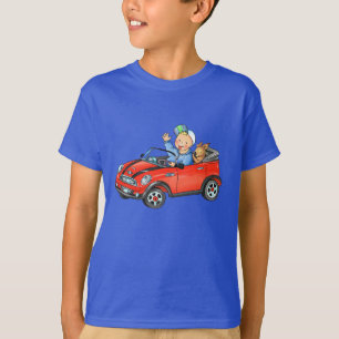 O t-shirt das crianças escuras do carro vermelho