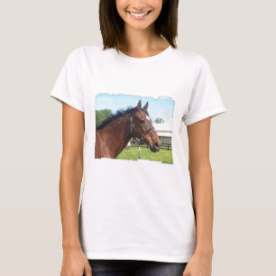 O t-shirt das mulheres árabes alertas do cavalo