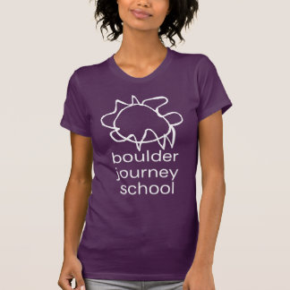 O t-shirt das mulheres da escola da viagem de