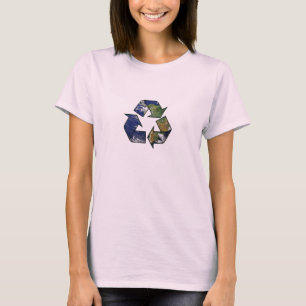 O t-shirt das mulheres da terra do reciclar