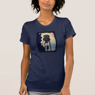 O t-shirt das mulheres da torre de água de
