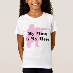 O t-shirt do miúdo militar da mamã
