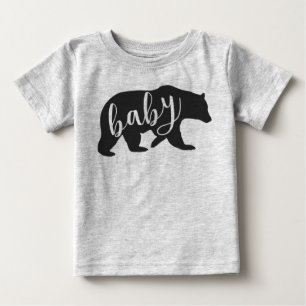 O t-shirt do urso do bebê igualmente disponível 