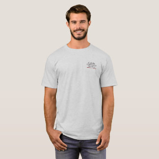 O t-shirt dos homens católicos dos serviços