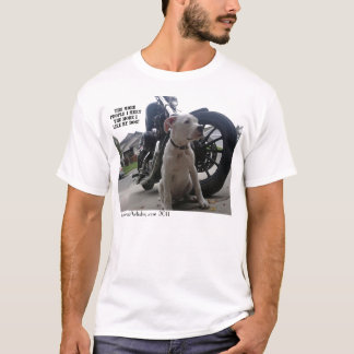O T-SHIRT DOS HOMENS COM CÃO E MOTOCICLETA