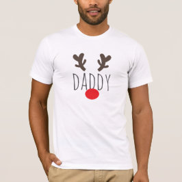 O t-shirt dos homens com o nariz vermelho
