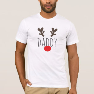 O t-shirt dos homens com o nariz vermelho