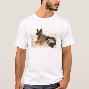 O t-shirt dos homens de descanso do cão de german