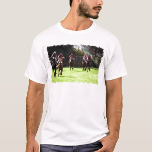 O t-shirt dos homens do campo da corrida de