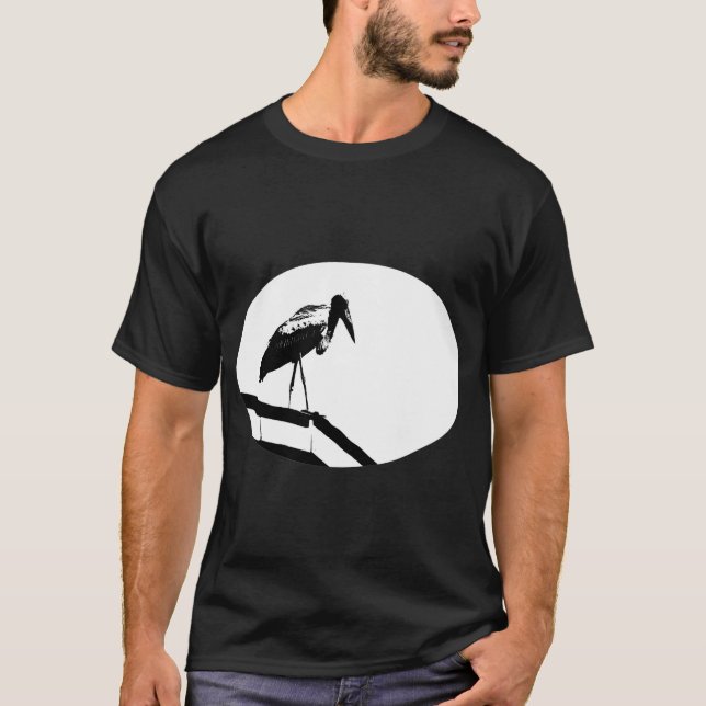 O t-shirt escuro básico dos homens (Frente)