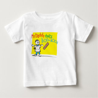 O t-shirt infantil meu pai fixa metidas de pata