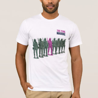 O t-shirt marinho cor-de-rosa