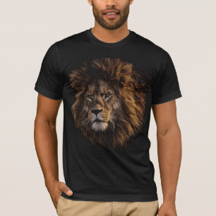O t-shirt preto básico dos homens da cara do leã