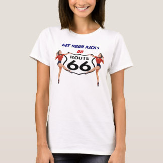 O T-SHIRT RETRO DO T OBTEM SEUS PONTAPÉS NA ROTA