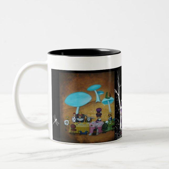 O tea party do Hatter louco - Alice na caneca do (Esquerda)