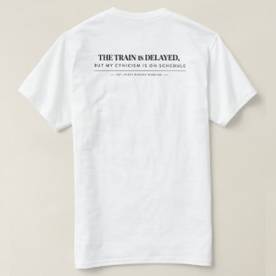 "O trem está atrasado, mas o meu cinismo é T-Shirt