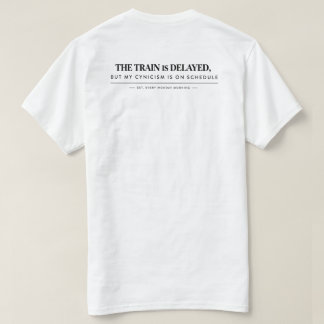 "O trem está atrasado, mas o meu cinismo é T-Shirt