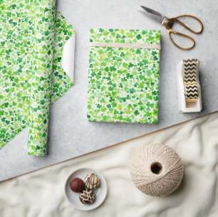 o trevo verde deixa papel de embrulho de presente