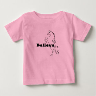 O unicórnio acredita o design - t-shirt fino do
