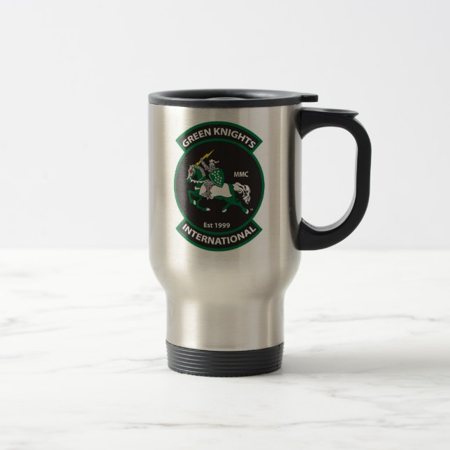 O verde Knights a caneca do International do MMC (Direita)