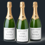 O Vinho Espumante De Bridesmaid É Minha Propósito<br><div class="desc">dama de mini vinho espumante, brinde de proposta de noiva, etiqueta de vinho de proposta de noiva, adesivos de bradinha, pares bem com deveres de dama de noiva, festa de solteira a favor de uma caixa de dama de noiva, você será minha dama de honra, dama de vinho espumante, moderno...</div>