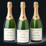 O Vinho Espumante De Bridesmaid É Minha Propósito<br><div class="desc">dama de mini vinho espumante da bridesmaid, dístico da garrafa de vinho de proposta da bridesmaid, adesivos da garrafa de presente da bridesmaid, pares bem com deveres da damada de honra, boneca da festa de solteira da ponte, você será minha dama de honra, etiqueta de vinho espumante da ponte, uma...</div>