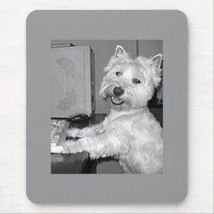 O WESTIE ADORA O COMPUTADOR MOUSEPAD
