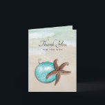 Obrigado do Natal da praia você cartão do<br><div class="desc">Encalhe cartões de agradecimentos feitos sob encomenda do Natal com estrela do mar grande um ornamento na parte dianteira. Adicione uma mensagem e uma assinatura pessoais internas usando os modelos. Na parte dianteira, "obrigado para o presente" pode igualmente ser mudado. O design é ondas de oceano que dobram a costa...</div>