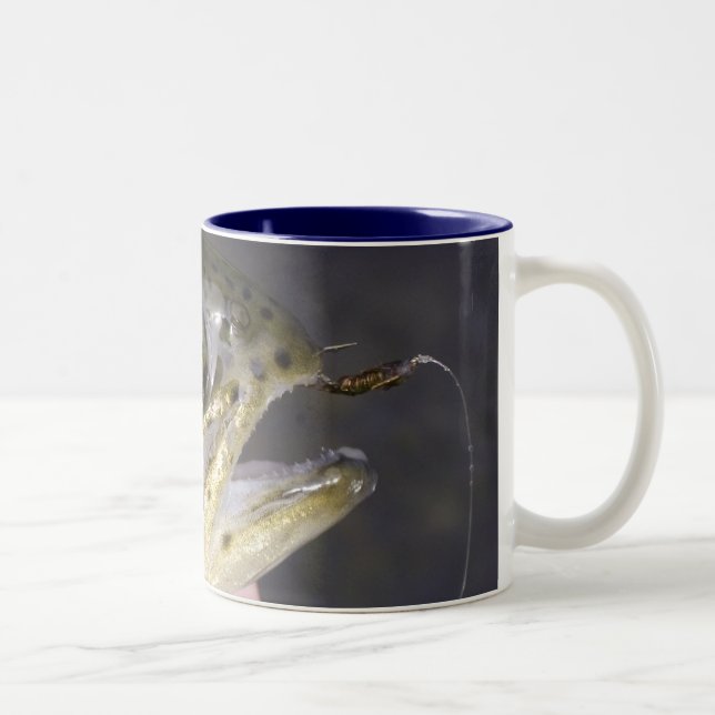 Obtenha enganchado na pesca com mosca - caneca de (Direita)