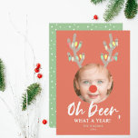 Oh Deer Red Engraçado Cartão com fotos de Natal<br><div class="desc">Esse "veado" fofo e engraçado,  que ano! O cartão de Natal apresenta a sua fotografia com cornos de veados e luzes de férias em fundo vermelho. O verso apresenta um fundo verde com padrões brancos de neve. Personalize-o para as suas necessidades. Você pode encontrar produtos correspondentes na minha loja.</div>