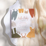 Olá, Baby | Chá de fraldas de orçamento para Garot<br><div class="desc">Um belo e moderno convite ao chá de fraldas com "Hello Baby" na escrita de terracotta e a sua informação sobre o chá em simples tipografia. À volta da borda do cartão, há roupas bonitinhas de bebê: calças, pijamas, vestidos, roupas de corpo, rompentes, macacos, vestidos, vestidos, roupas de natação, calçados...</div>