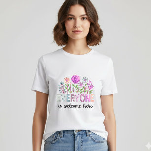 Olhar de Bordado Floral Pastel   Camiseta Inclusiv