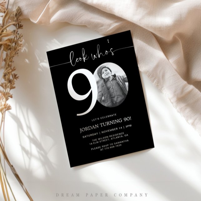 Olhe Quem Faz 90 | Convite de 90º Aniversário Pret (Criador carregado)