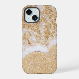 Ondas marítimas na praia de areia,